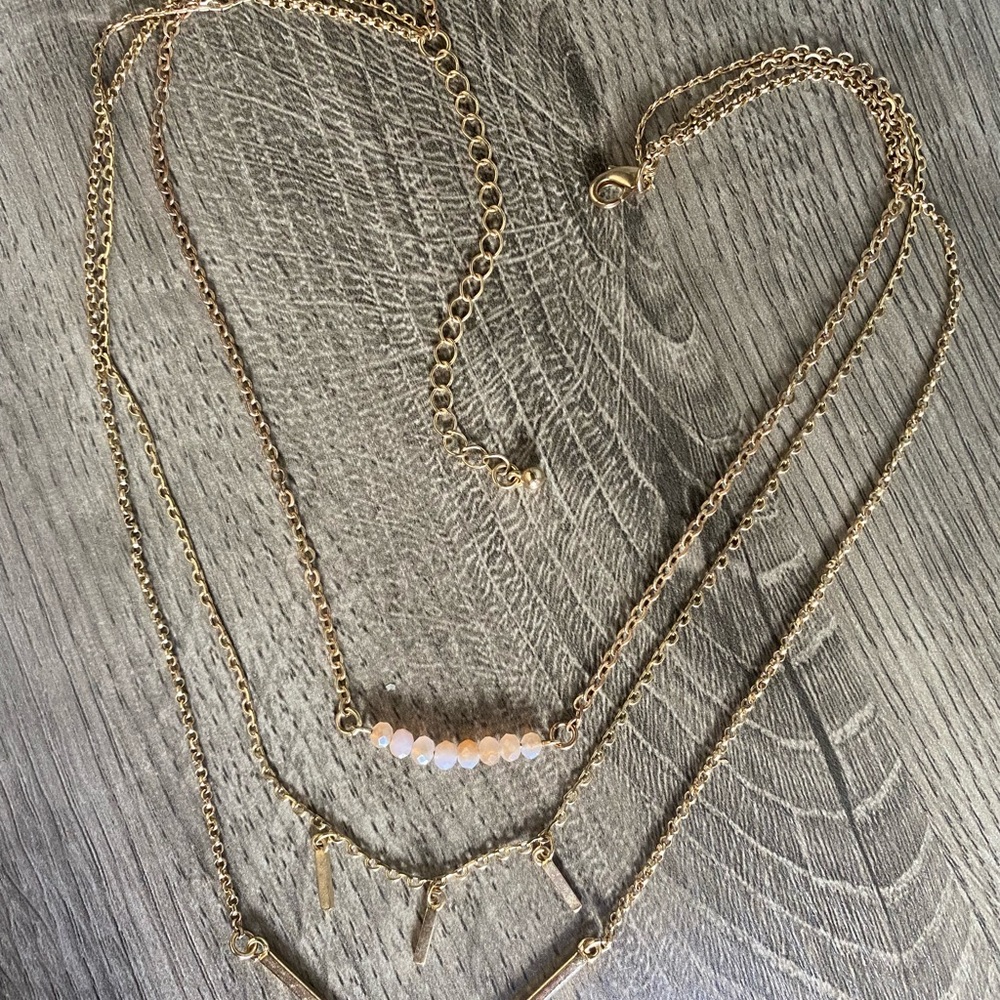 Multi-Strand necklace - Picture 4 of 4